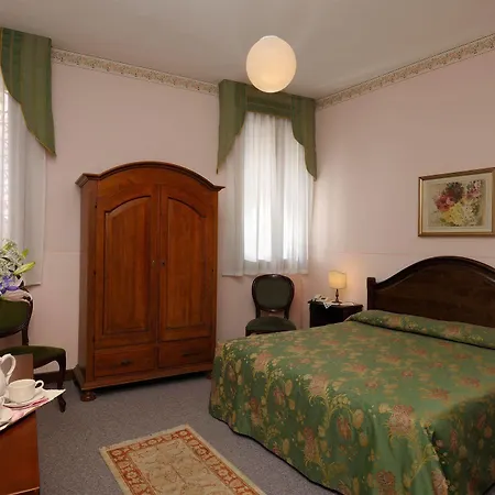 Szálloda De L'alboro 3*