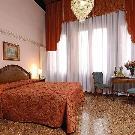 Отель De L'alboro 3*