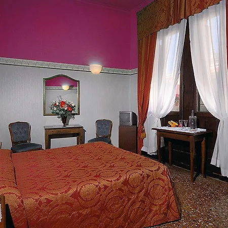 Отель De L'alboro 3*